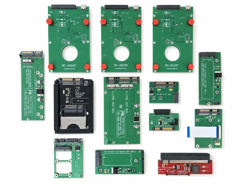 GOLD DATA laboratuvarında kullanılan farklı cihazlara özel USB-SATA dönüştürücü adaptörler bir arada