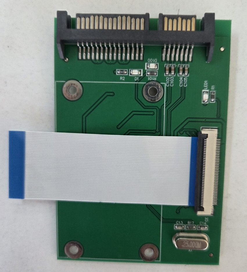 ZIF şeritli 1,8 inç diskler için SATA adaptörü
